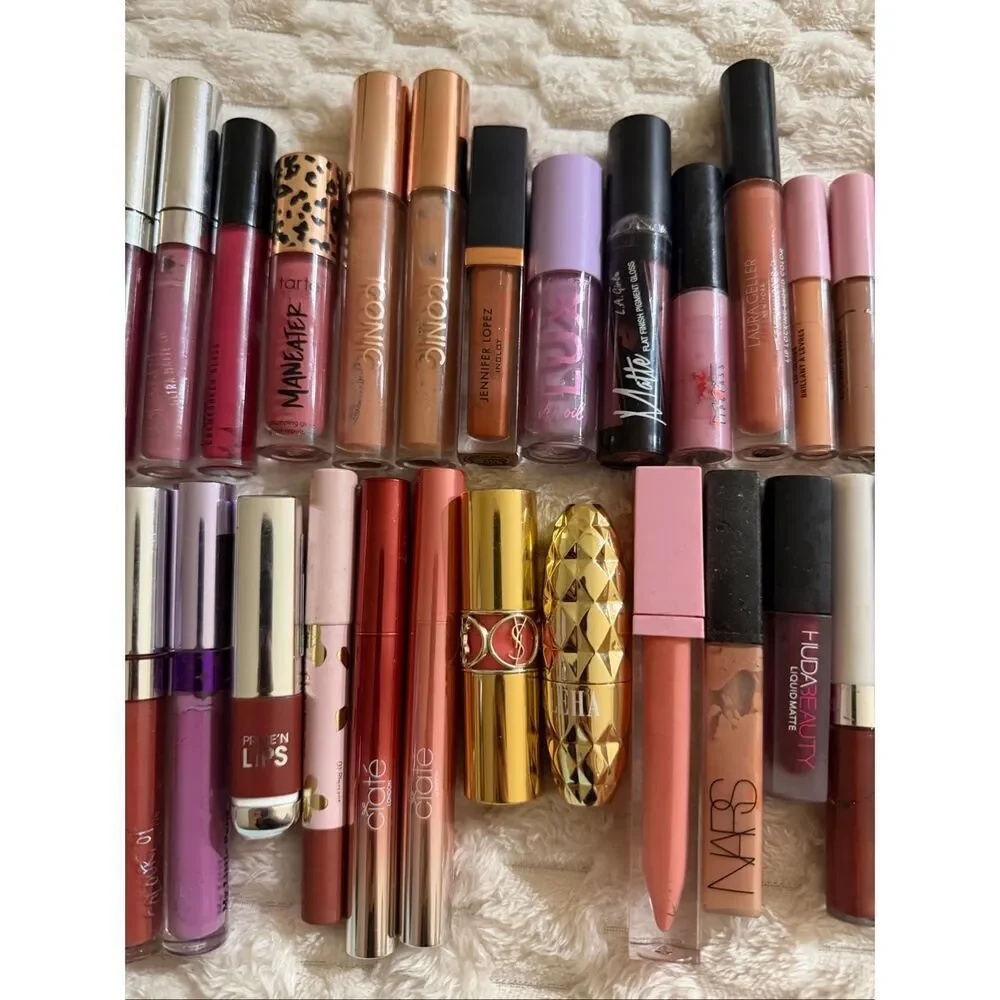 BUNDLE OF 47 lip products